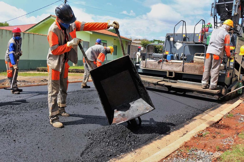 Obras de pavimentação e drenagem de rua